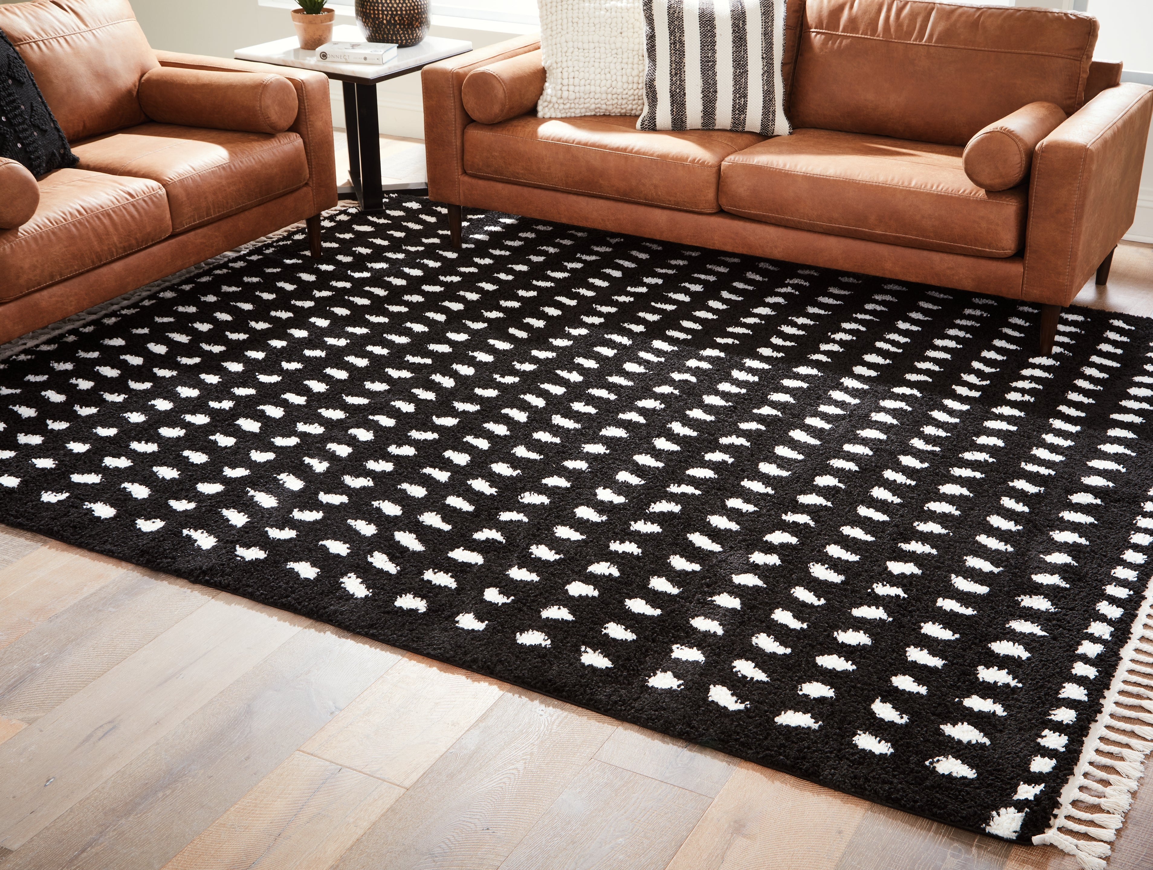 Elite Furniture Outlet - Ashley Furniture - Minston Rug - 5' x 7' Rug / Black/White - R405952