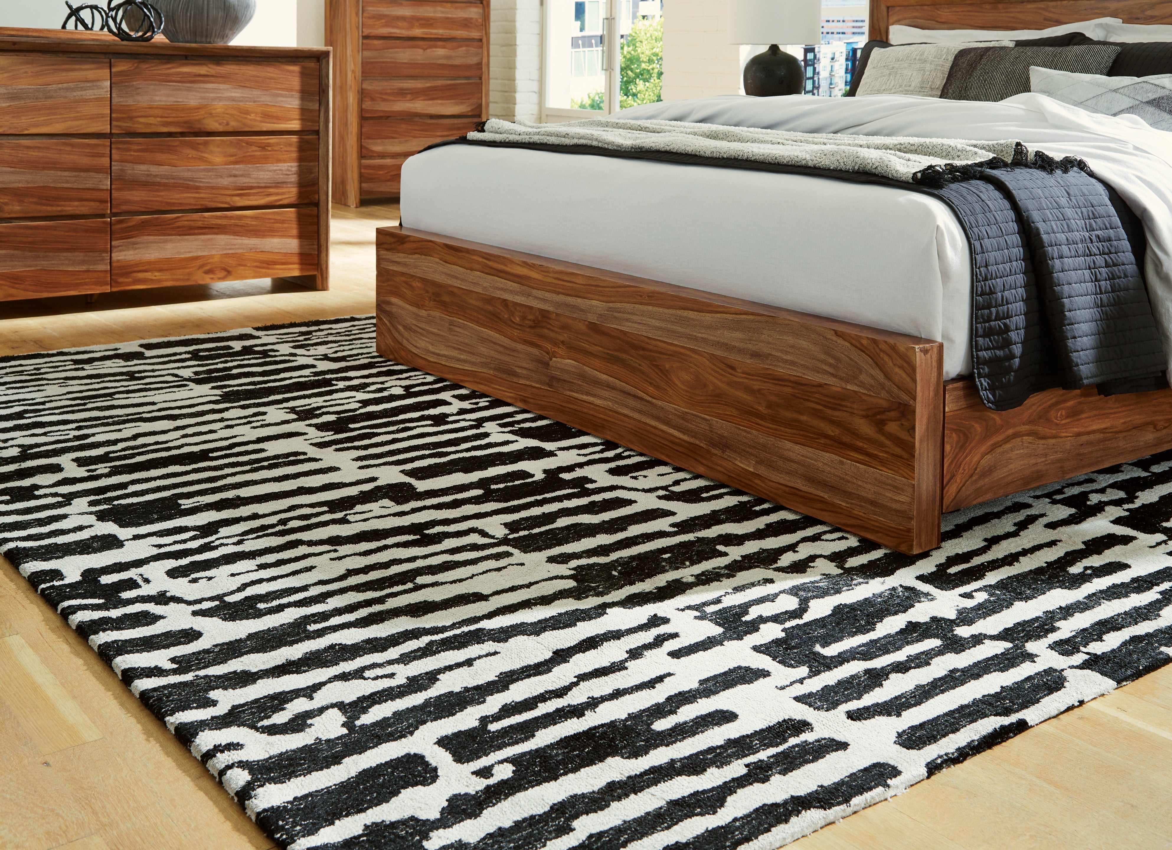 Elite Furniture Outlet - Ashley Furniture - Bramshaw Rug - 8' x 10' Rug / Black/Ivory - R406761