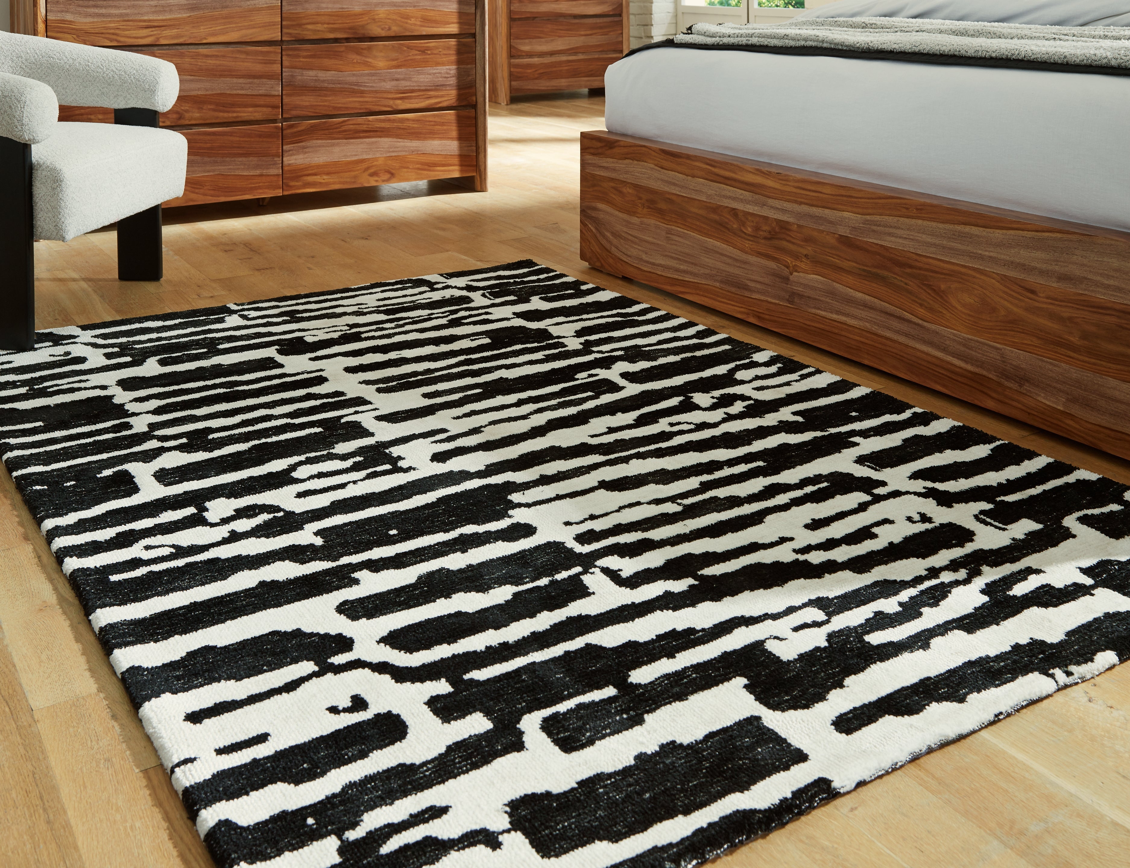 Elite Furniture Outlet - Ashley Furniture - Bramshaw Rug - 5' x 7' Rug / Black/Ivory - R406762