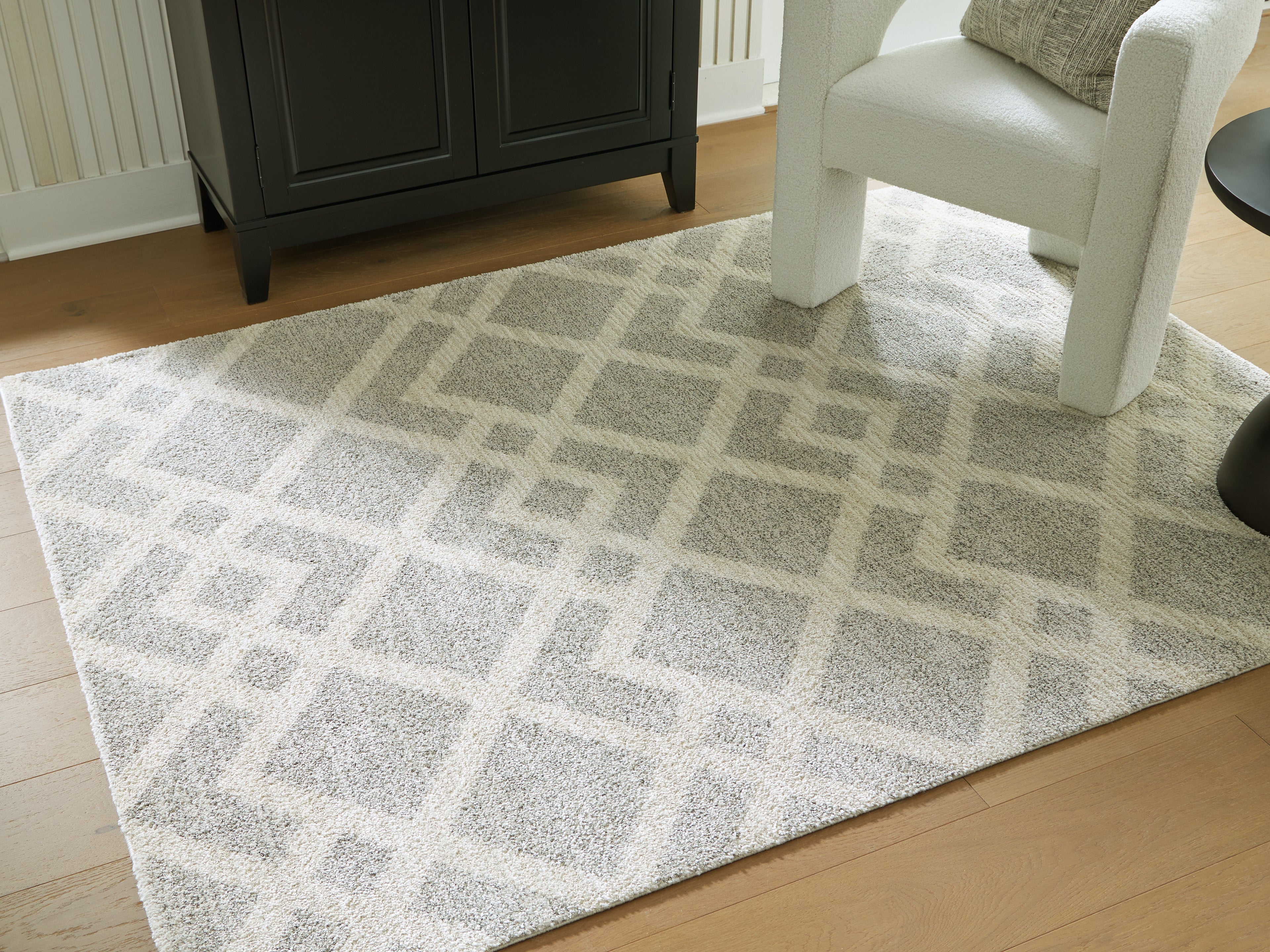 Elite Furniture Outlet - Ashley Furniture - Unawick Rug - Medium Rug / Gray/Ivory - R407332