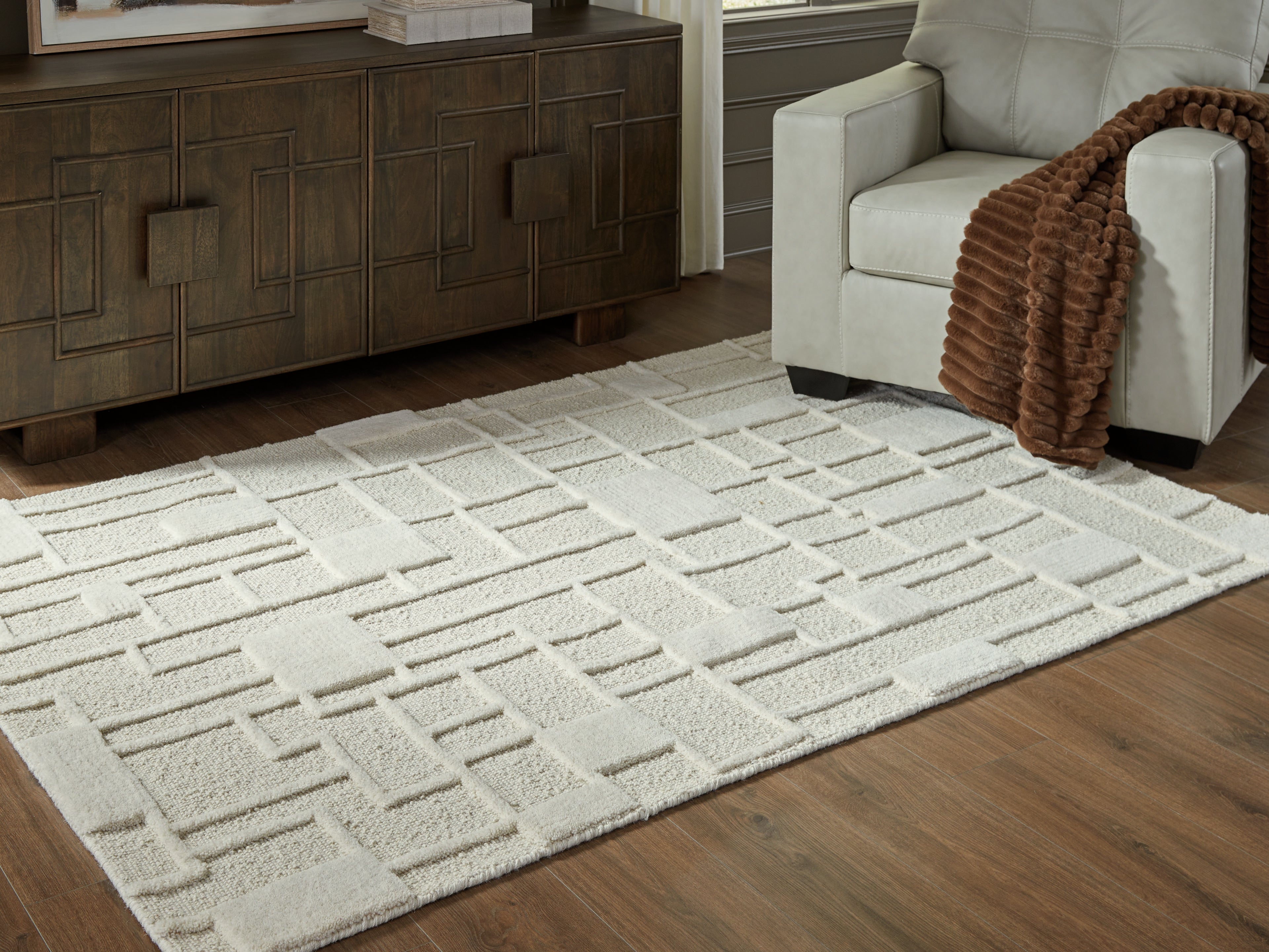 Elite Furniture Outlet - Ashley Furniture - Empriss Rug - 5' x 7' Area Rug / Ivory - R407622