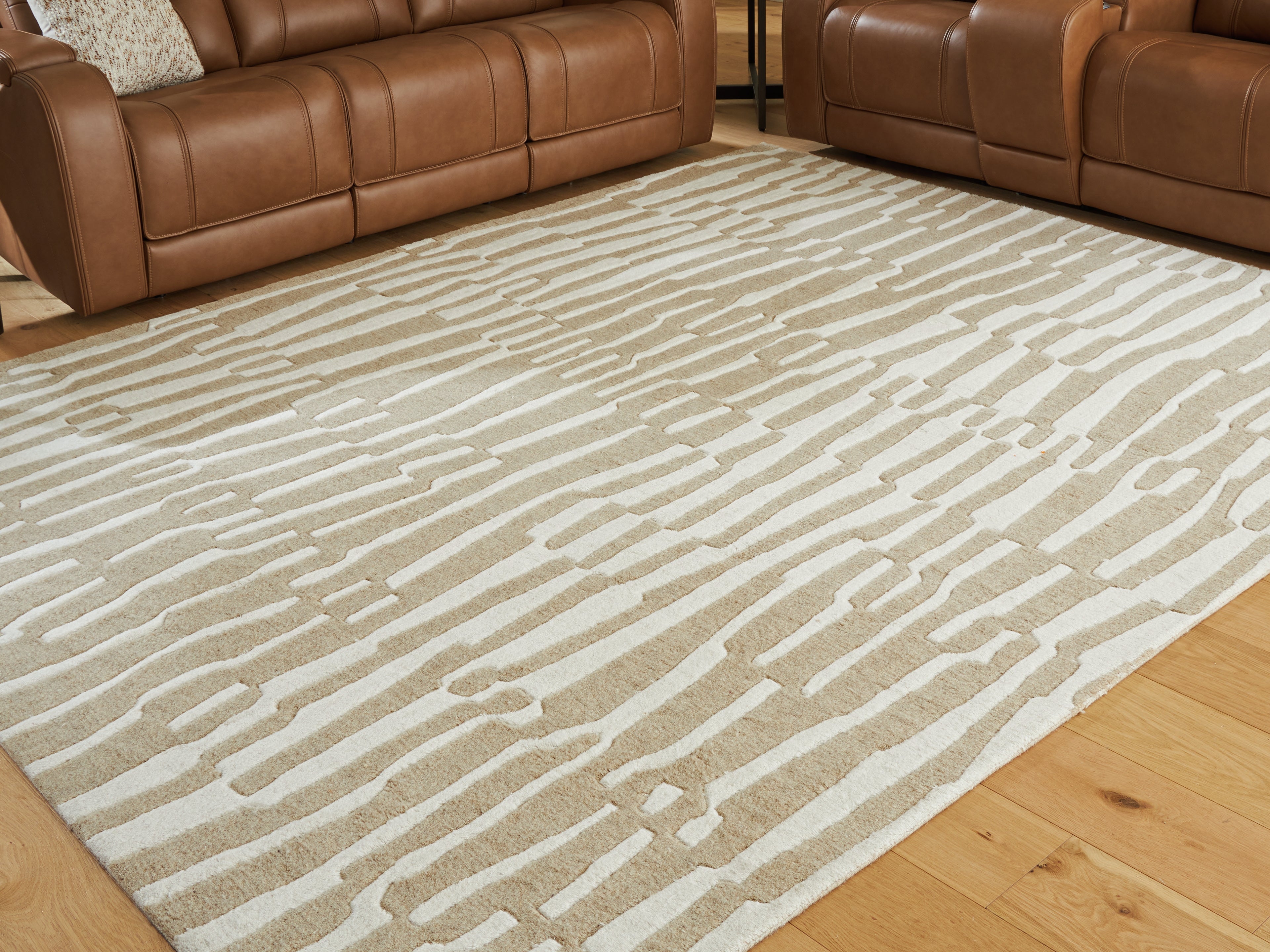 Elite Furniture Outlet - Ashley Furniture - Corrbell Rug - 7'8" x 10' Area Rug / Beige/White - R407631