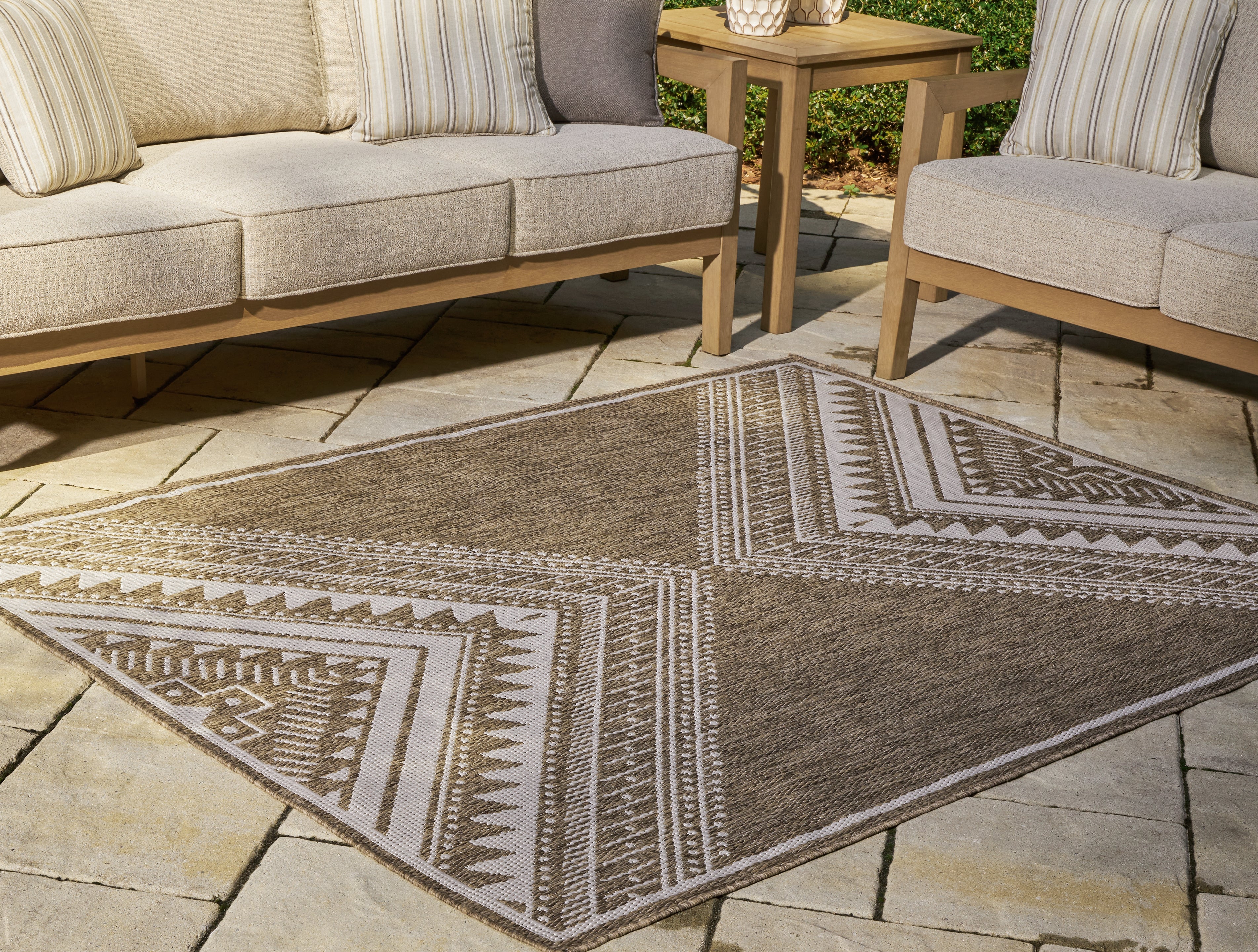 Elite Furniture Outlet - Ashley Furniture - Dunsler Rug - 5' x 7' Rug / Brown/Cream - R900012