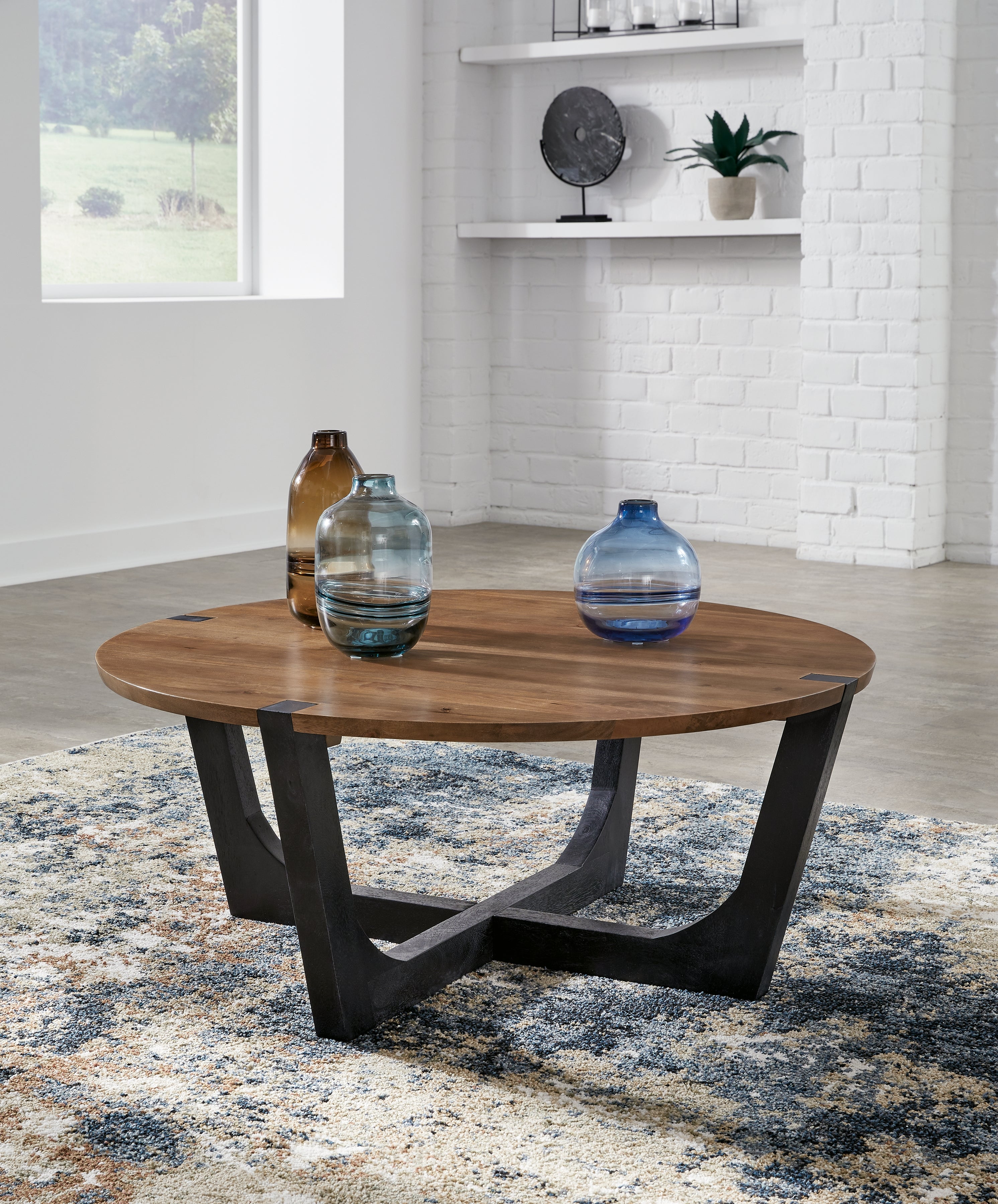 Elite Furniture Outlet - Ashley Furniture - Hanneforth Coffee Table - Round Cocktail Table / Brown/Black - T726-8